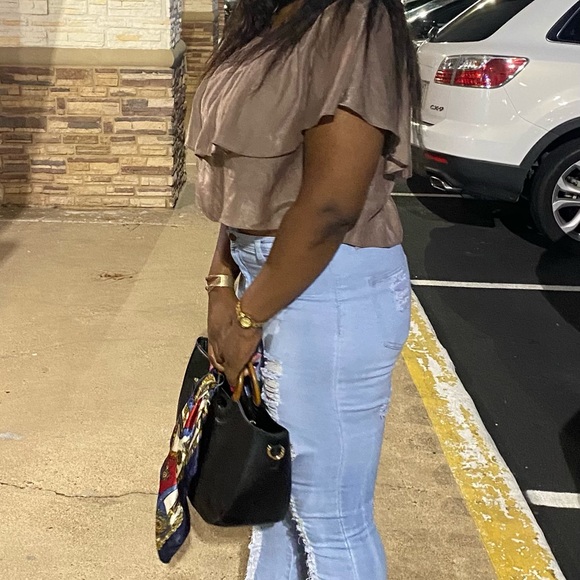 Relaxed Style Ruffled Top - Picture 5 of 16